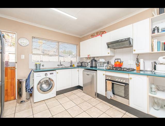 4 BEDROOM FREEHOLD FOR SALE IN WELTEVREDEN PARK